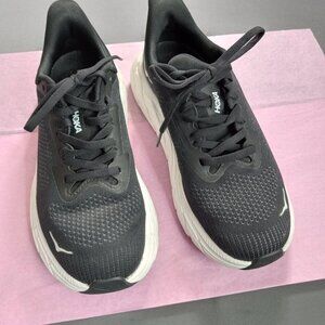 HOKA Arahi 7 BWHT Black White Knit Stability Runners Women’s Size 7B